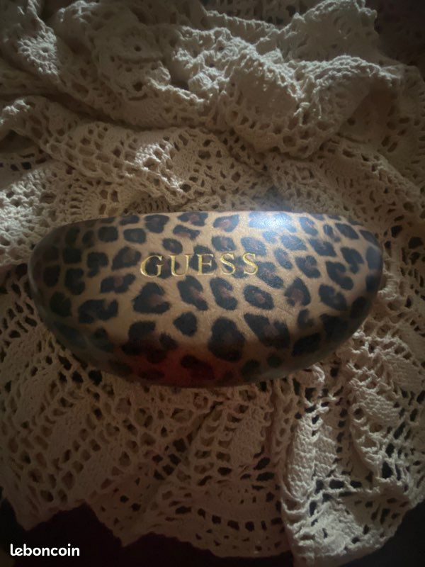Lunettes de soleil Guess (image 1)