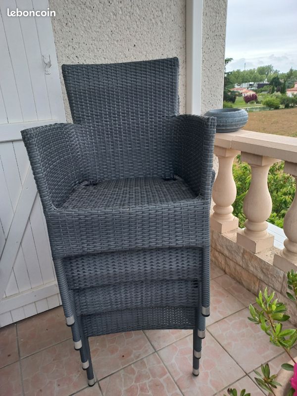 Lot de quatre Fauteuils d exterieur (image 1)
