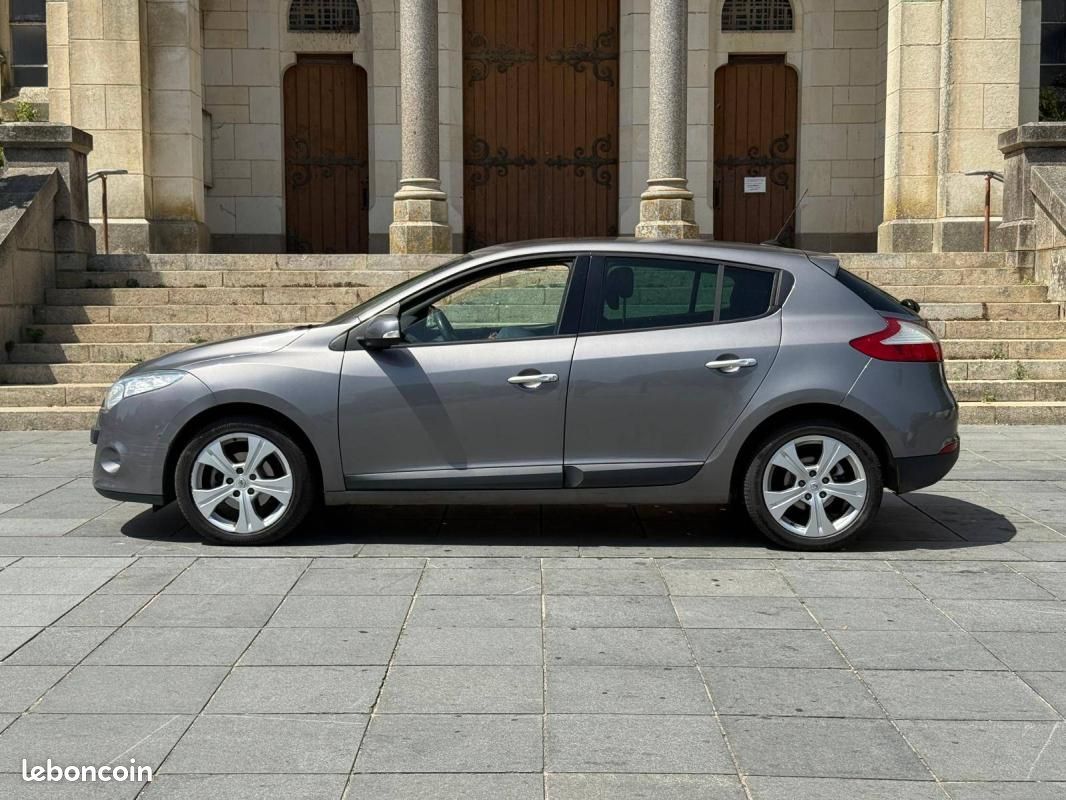 Renault Mégane III Berline dCi 110 (image 8)
