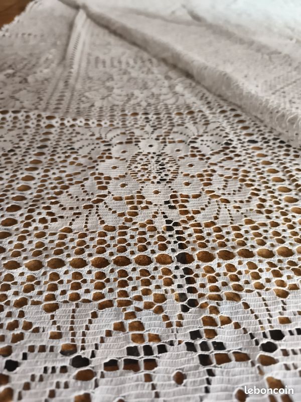 Grand tissus dentelle.etat neuf 2,70 m x2, 40 m (image 4)