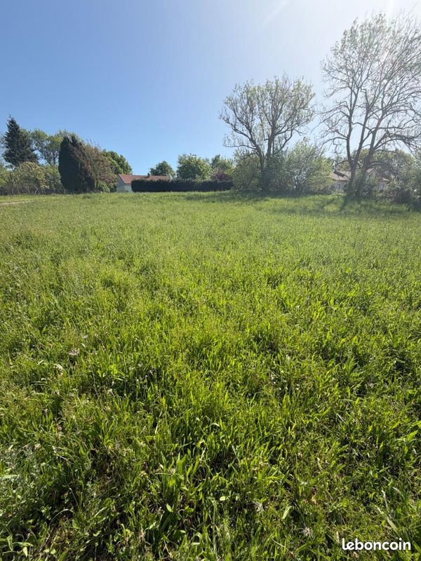 Terrain 1847 m² Châteauponsac (image 1)