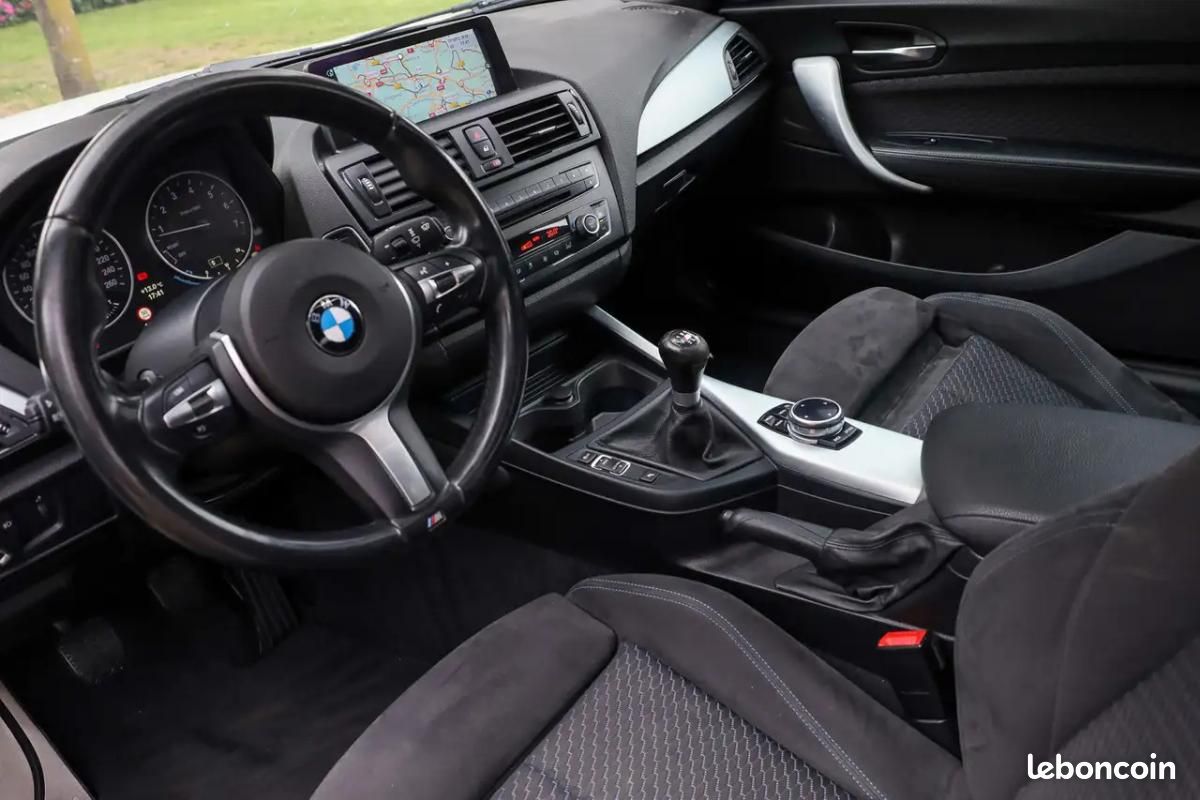 BMW M2 328 ch ARRIÈRE - BOITE MANUELLE M SPORT CAMÉRA D'AIDE AU STATIONNEMENT TOIT OUVRANT VOLANT... (image 20)