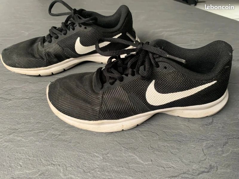 Chaussures baskets nike garçon p 35.5 et chaussons neufs (image 3)