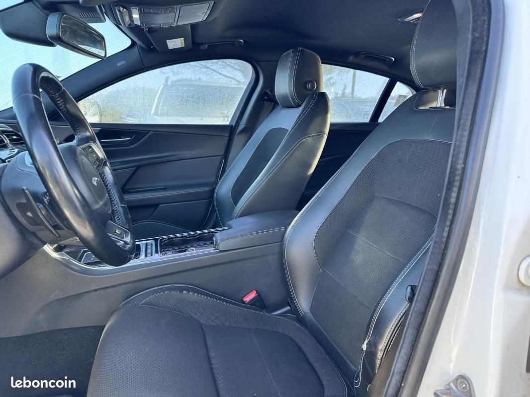 Jaguar XE 2.0 D - 180 ch BVA AWD R-Sport (image 6)