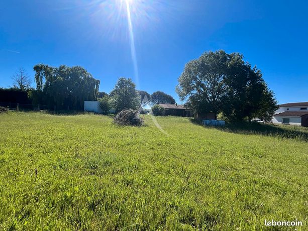 Terrain 696 m² GARGAS