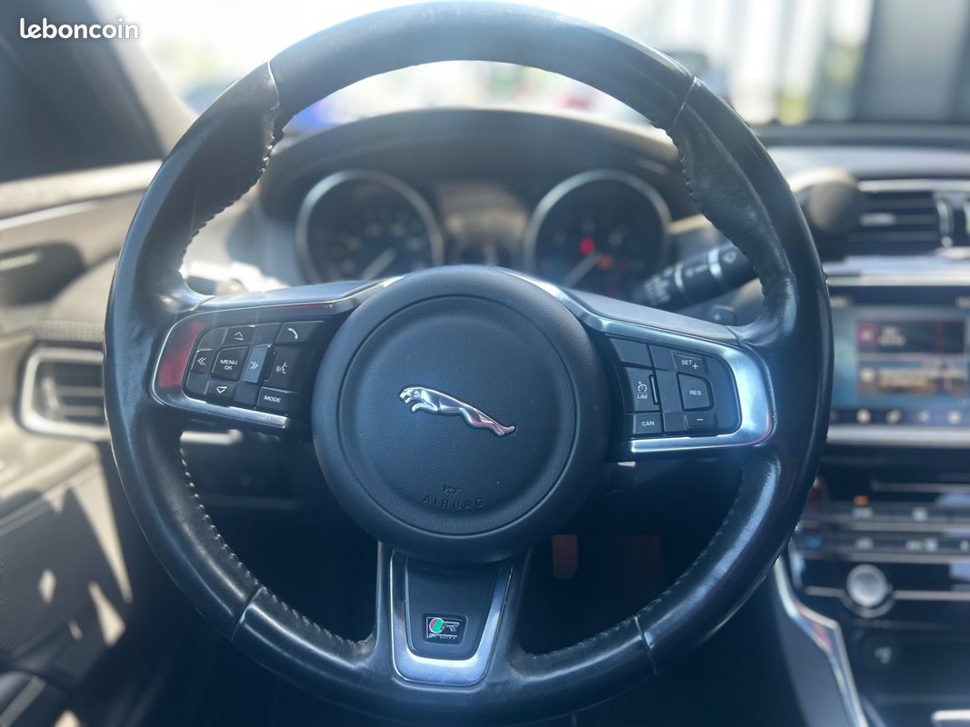 JAGUAR XE XE 2.0 L 180 AWD R-SPORt (image 4)