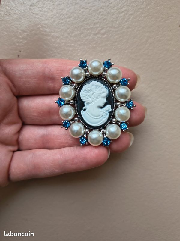 Ancienne broche camée résine ambrée portrait femme unique bijou vintage 3001