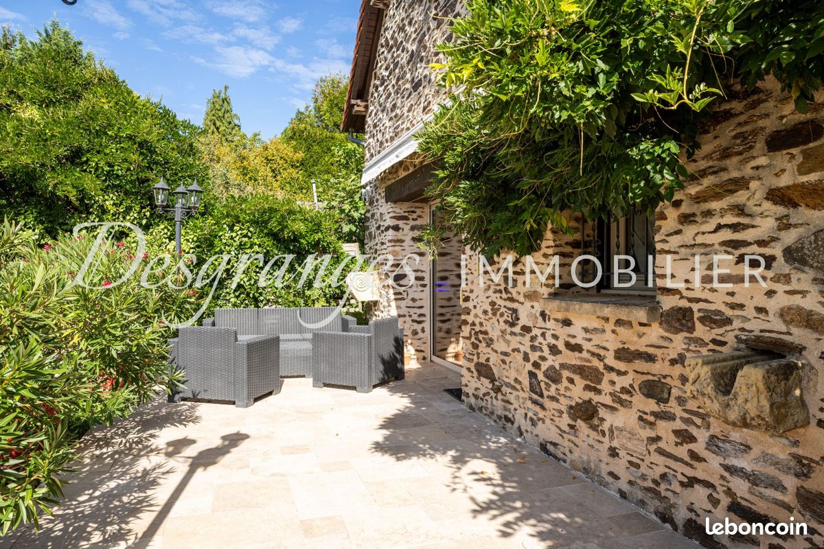 Maison 9 pièces 185 m² · à Sarlande · 185 m² · 347 000 €