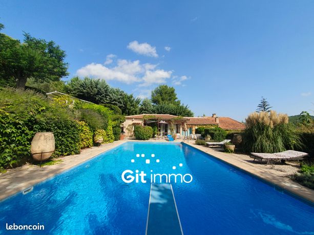 Propriété 6 pièces 240 m²