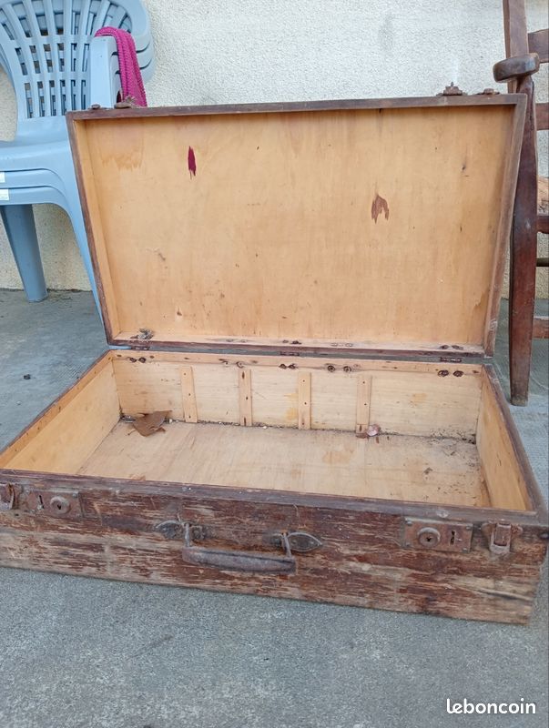 Ancienne valise en bois Collection