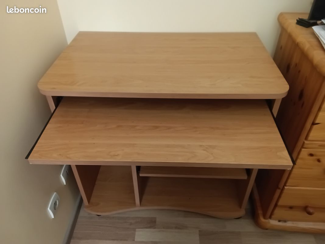 Bureau informatique à roulettes en bois (image 1)