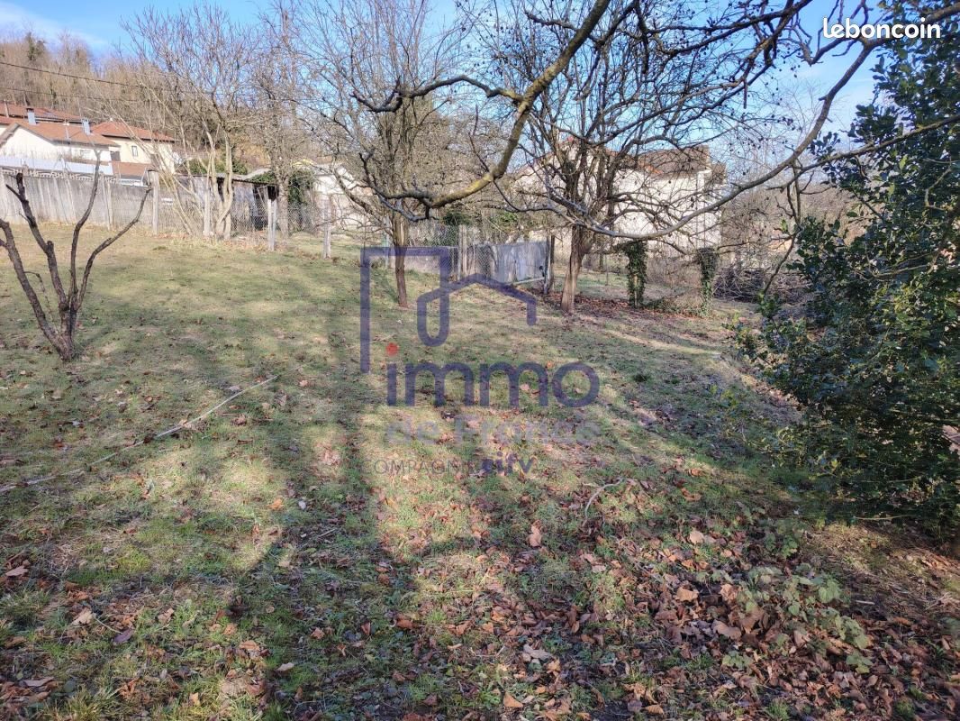 Terrain 753 m² · à Meyrieu-les-Étangs · 75 000 €