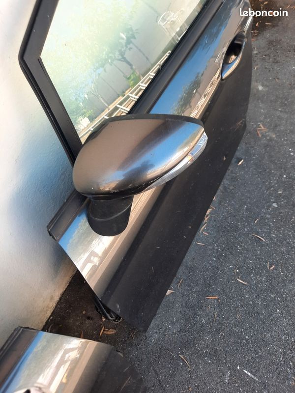 Rétroviseur gauche Ford fiesta v très bon etat (image 1)
