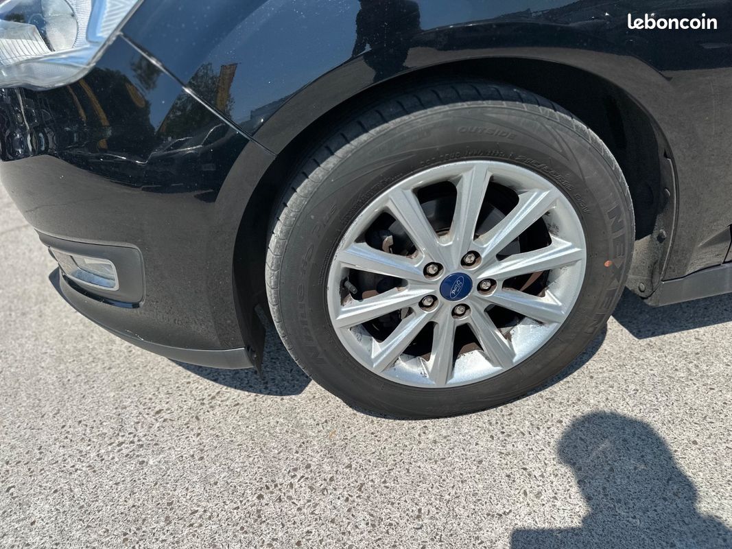 FORD C-Max Titanium 1.5 TDCi 120 cv {RADAR ARR - TOIT PANORAMIQUE} (image 28)