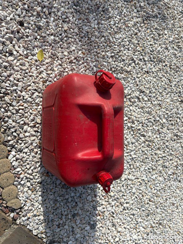 Bidon carburant (image 1)