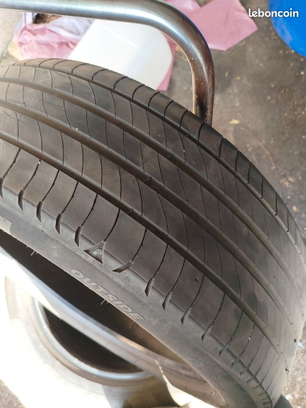 Pneus Michelin 205/55 R 19 (image 1)