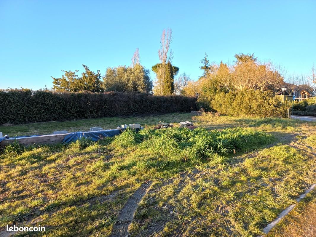 Terrain 568 m² · à Gargas · 135 000 €