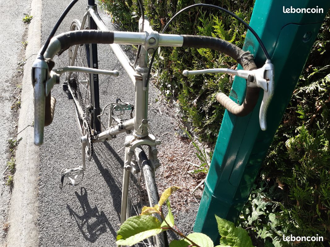 Véritable vélo de route "vintage " Cycles DUBAU " dans son jus " (image 4)