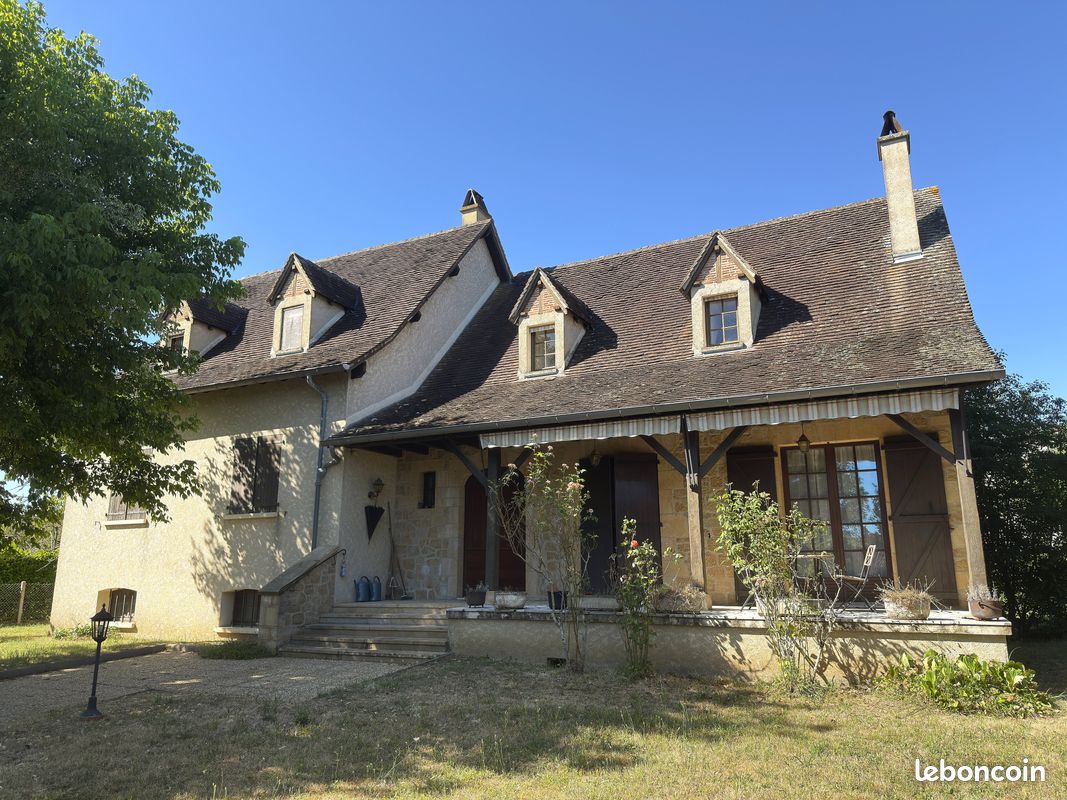 Maison 8 pièces 237 m² · à Puybrun · 237 m² · 240 000 €
