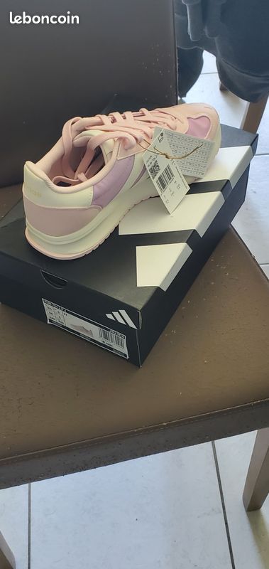 Baskets Adidas Femme neuves Taille 38 (image 1)