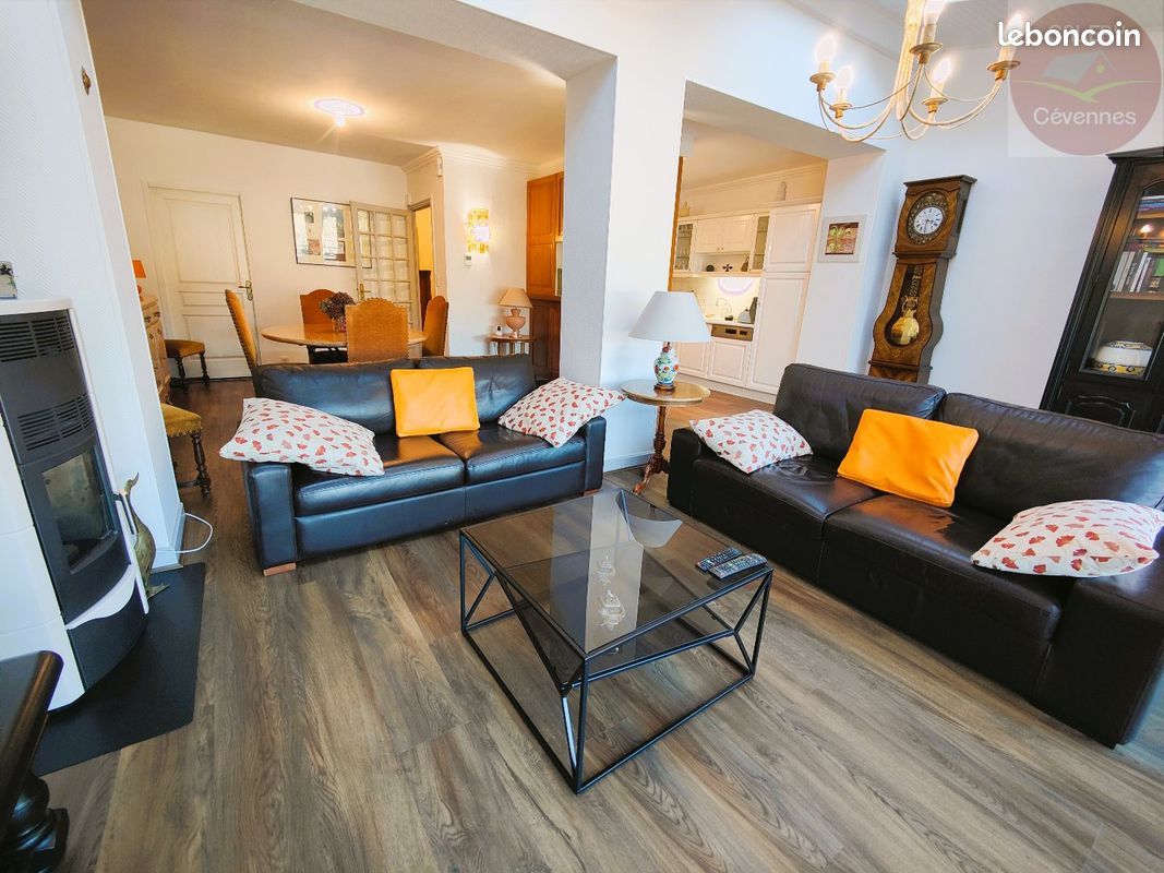 Maison 5 pièces 178 m² · à Florac Trois Rivières · 178 m² · 305 000 €