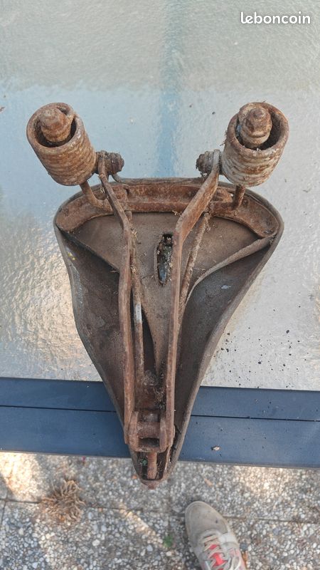 Selle de moto ancienne (image 3)
