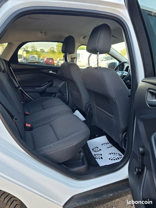 Ford Focus III Phase 1 diesel 1.6tdci 95ch année 2014 (image 7)