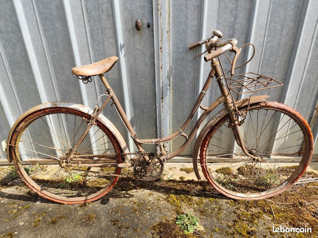 2 anciennes clés de vélo / LE PLUS VITE /ancien cycle AFA