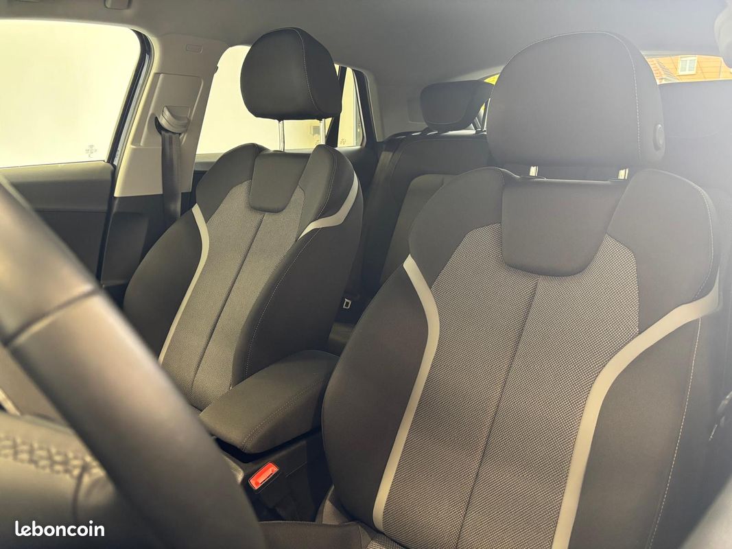 AUDI Q2 35 TFSI 150 S tronic 7 S line (image 12)