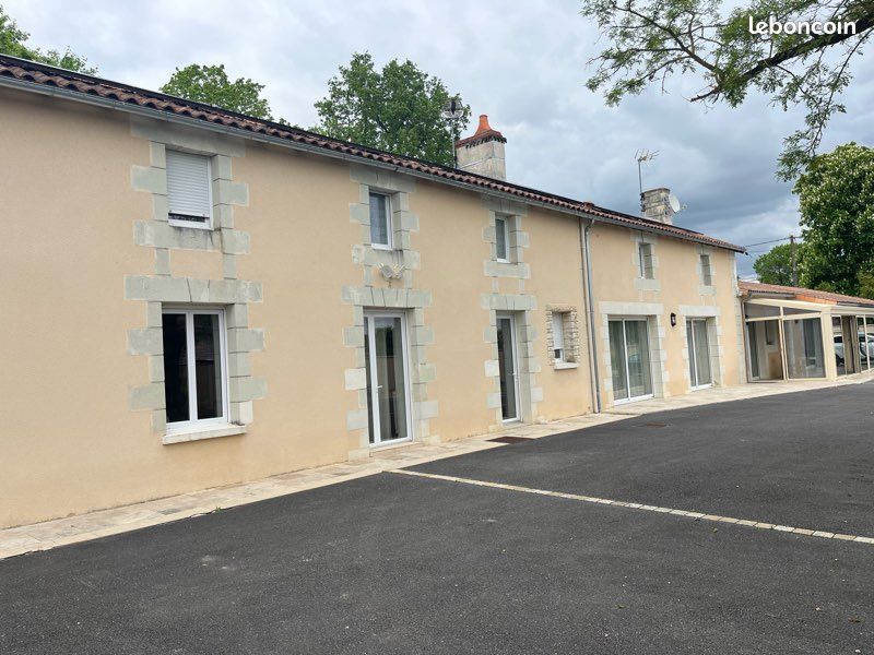 Maison 10 pièces 270 m² · à Saint-Martin-la-Pallu · 270 m² · 289 000 €