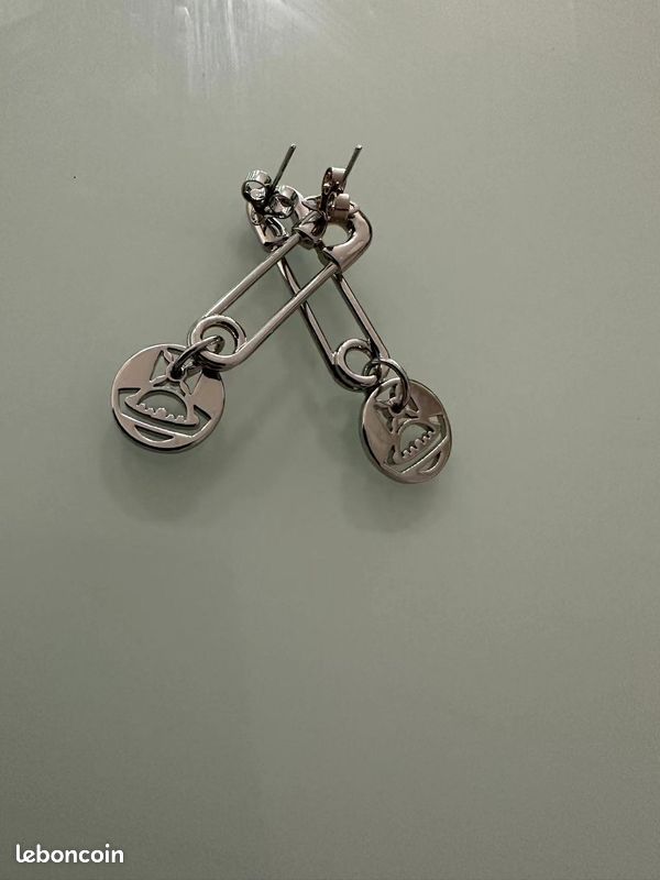 Vivienne Westwood boucles d'oreilles classiques, un incontournable de la mode (image 2)