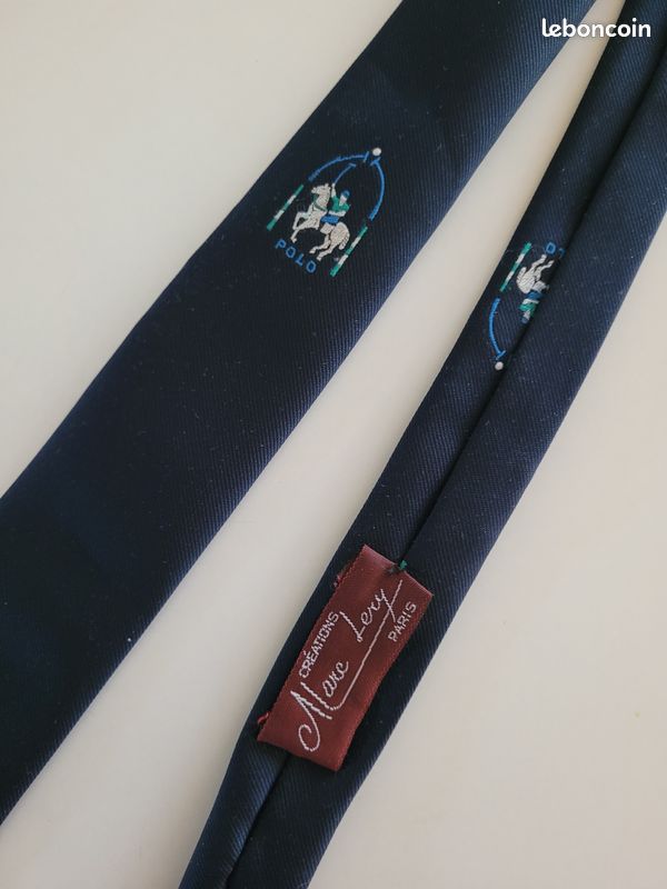 Cravate bleu marine (image 1)