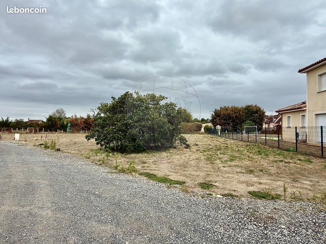 Terrain 1 293 m² Yzeure · 79 000 €