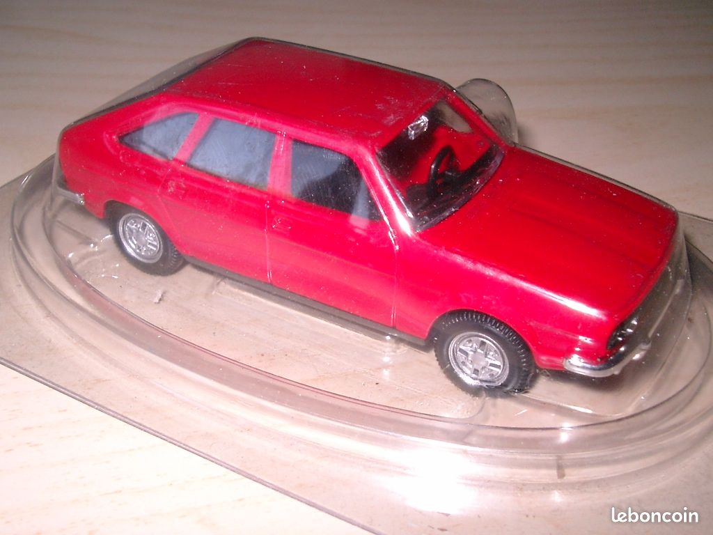 Coffret Norev Ancien - Renault 30 TS Avec Caravane - Échelle 1/43 - Plastique, France