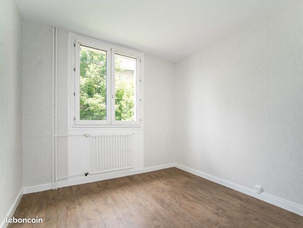 https://img.leboncoin.fr/api/v1/lbcpb1/images/4b/50/47/4b50473ce0a3a4b9837666caa57ceeefa66afd99.jpg?rule=ad-image