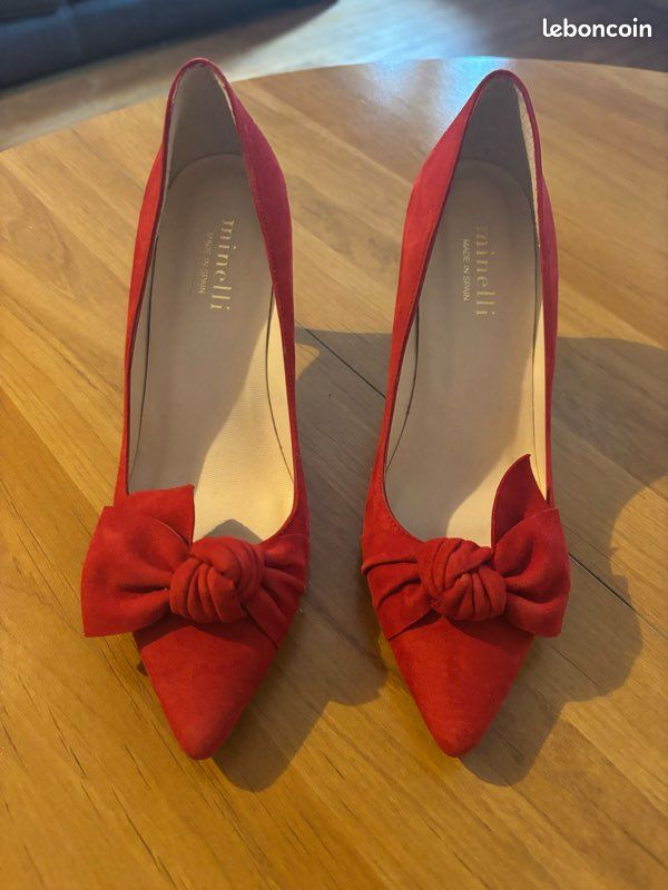 Mocassin rouge en daim (image 1)