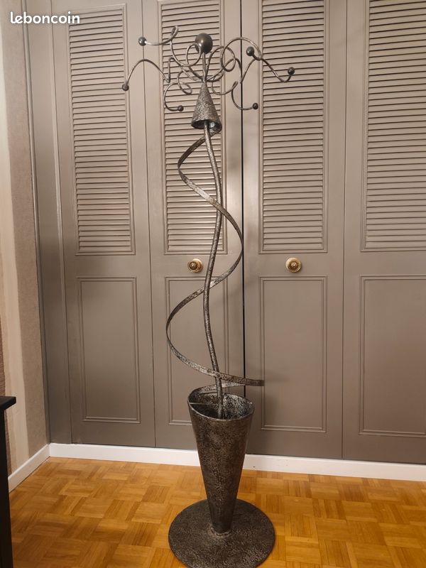Porte manteau design en metal forgé (image 1)
