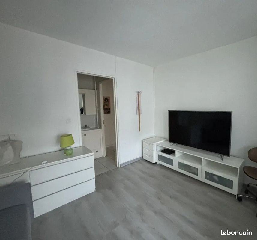 Appartement 8 pièces 172 m² · à Saint-Étienne · 172 m² · 195 000 €