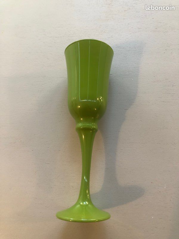 1 Verre à pied vert (image 1)