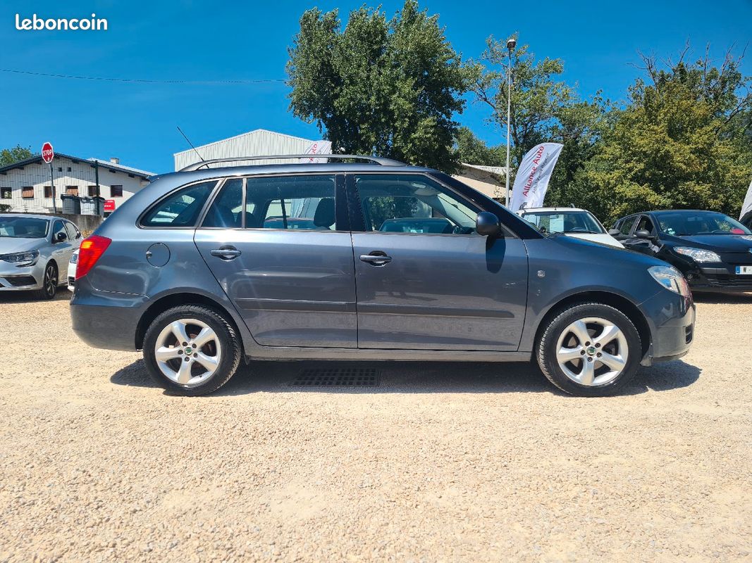 SKODA Fabia Break - 1.2 Style Edition 70ch essence (image 4)