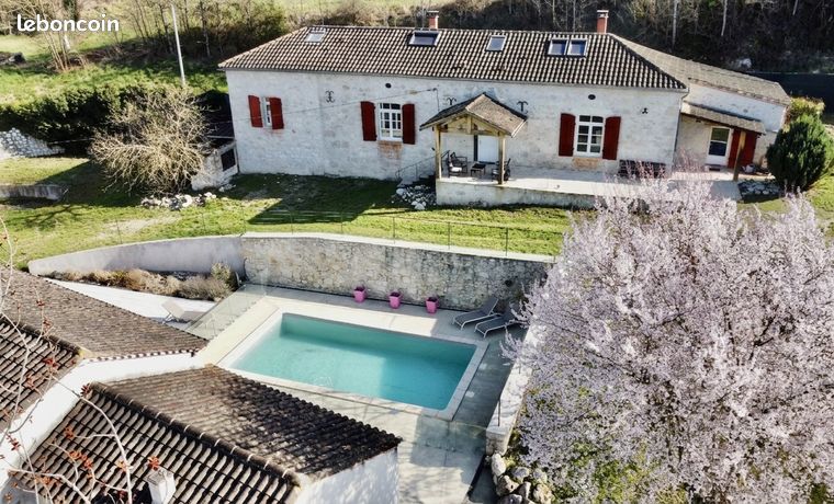 Maison avec dépendances rénovées et piscine + terrain