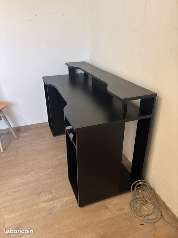 Bureau gaming (image 2)