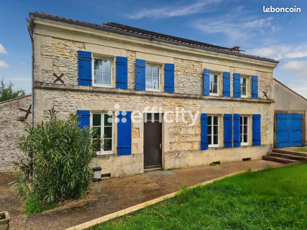Maison 6 pièces 176 m² · à Saint-Hilaire-de-Villefranche · 176 m² · 279 900 €