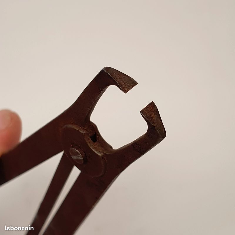 Outil Horloger Ancien - Pour Calibre Et Ressorts - Occasion - Pièce De Collection