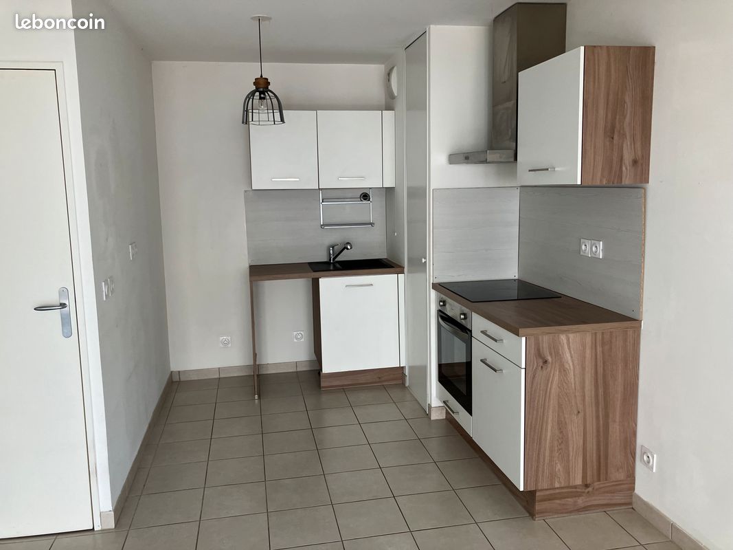 Appartement 2 pièces 42 m² · à Saint-Priest · 42 m² · 850 €/mois