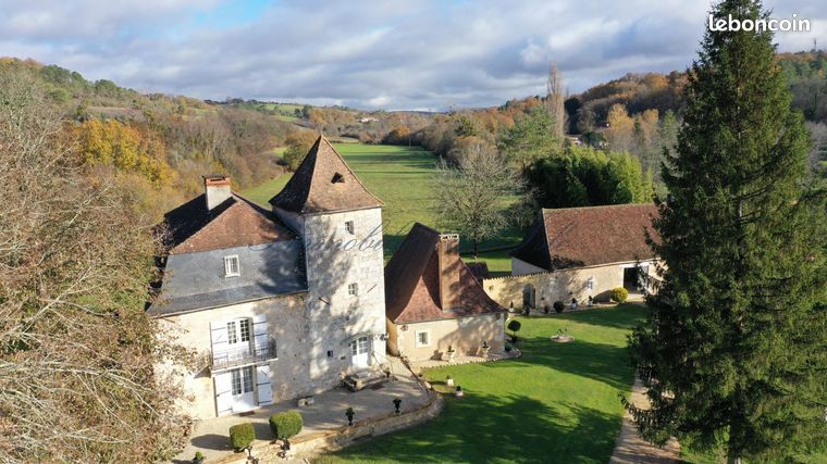 Maison 13 pièces 396 m²