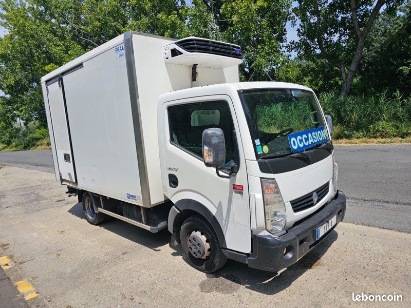 Renault Maxity Frigo 14000 ht (image 1)