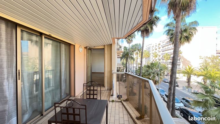 GRAND T2 lumineux PLEIN CENTRE HYERES