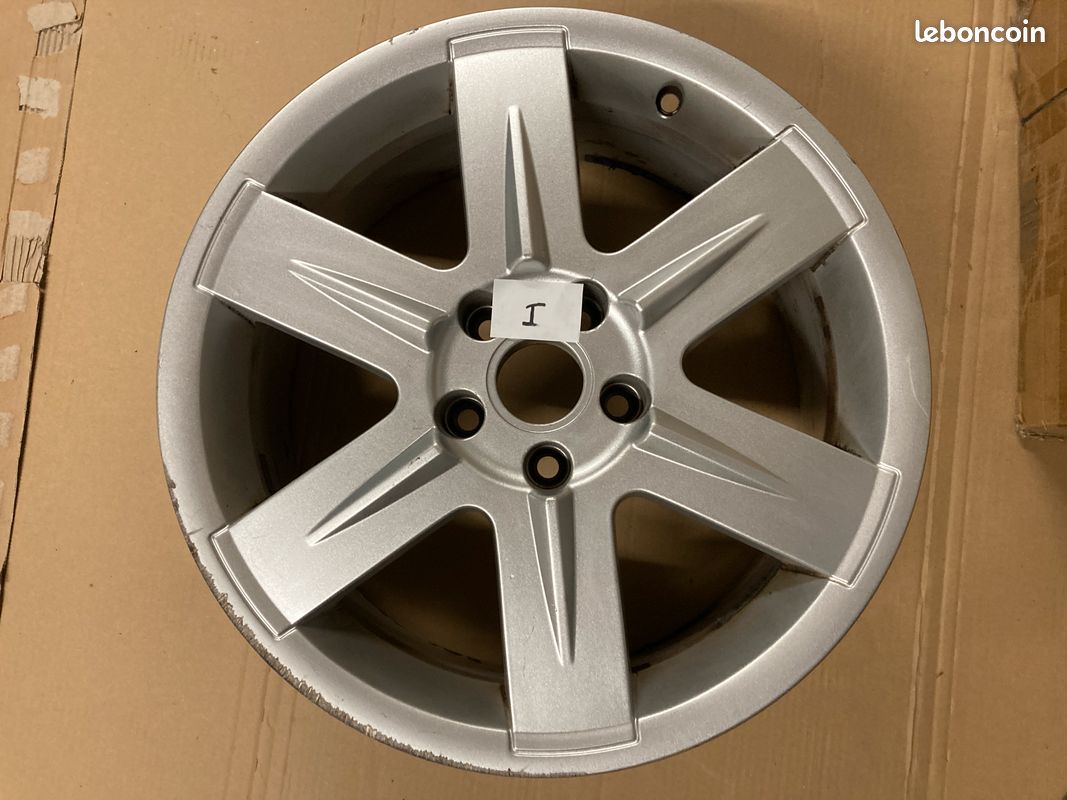 Une Jante Aluminium Rhode 17 pouces bon état pour Avantime (Ref I) (image 1)