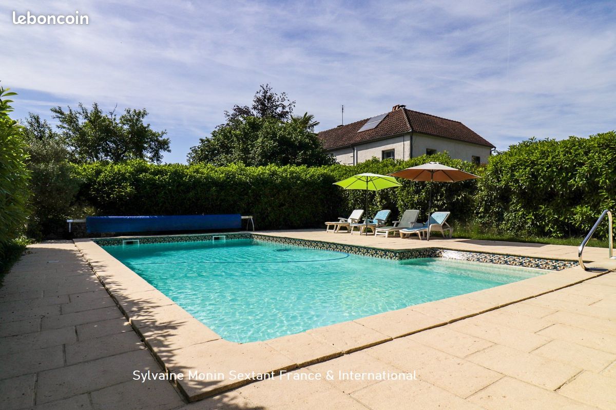 Propriété 8 pièces 238 m² (image 2)